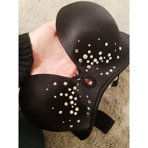 Victoria’s Secret strapless push-up bra